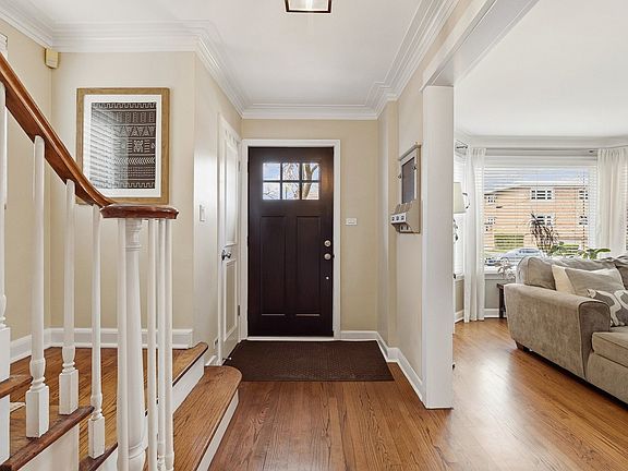 3rd image of 6039 N Richmond St