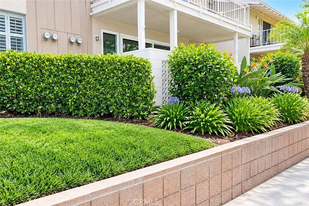 2 bed, 1040 sqft, $2,895 — Photo 2