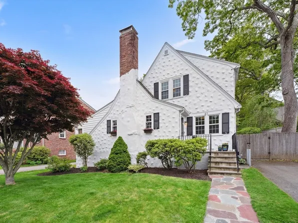 41 Laurel Dr, Needham, MA 02492