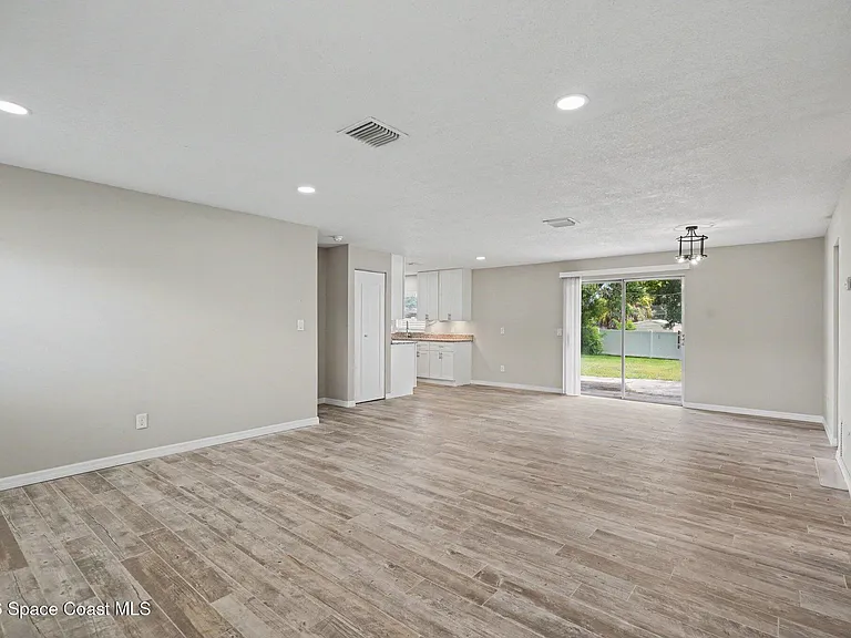 2222 Lucille Ln — Photo 6