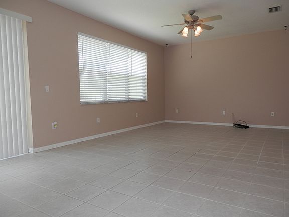 5th image of 10619 Weybridge Dr