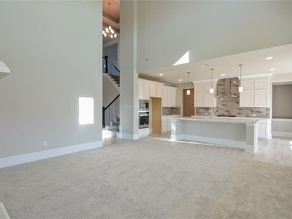 4th image of 525 Hidden Creek Way