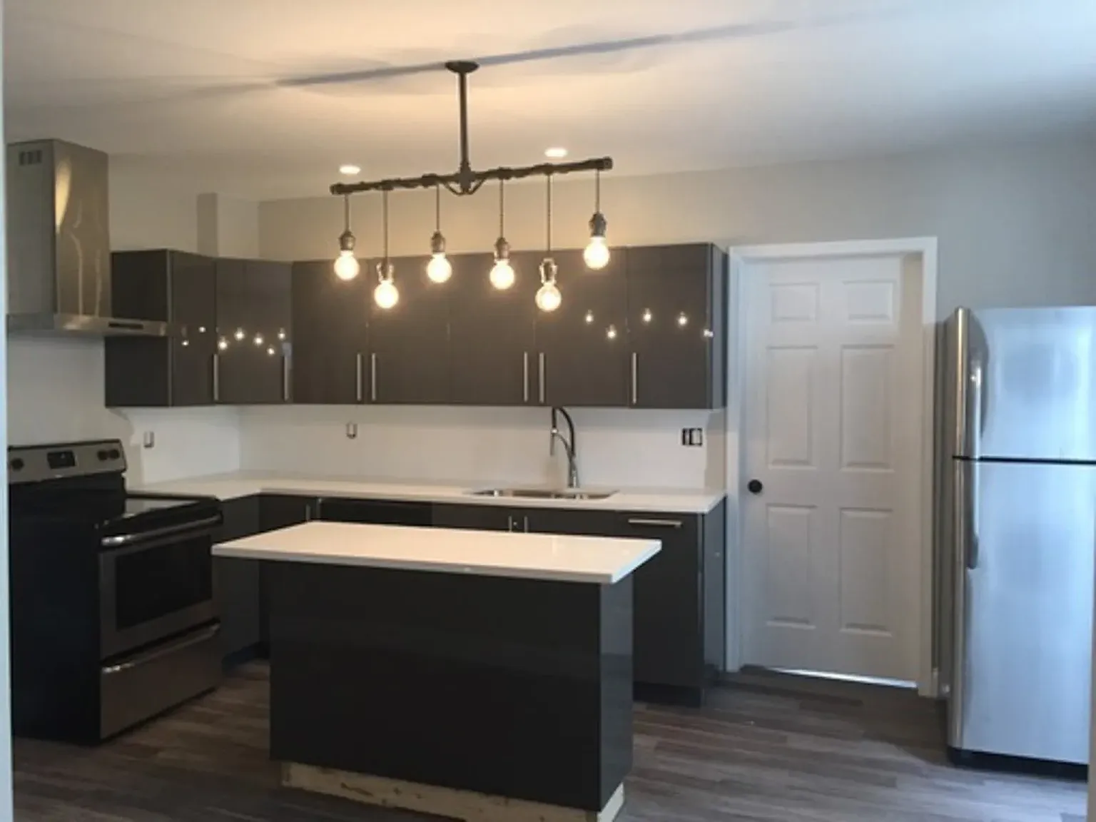 3 bed, $3,000 — Photo 2