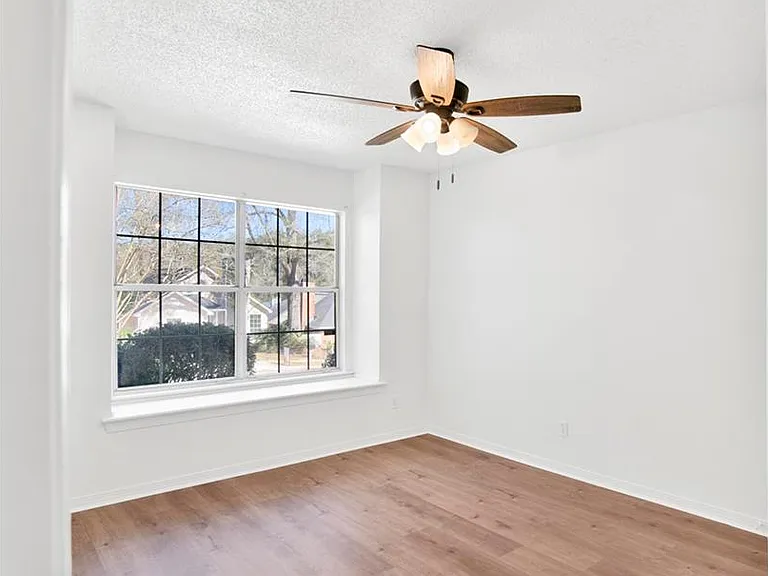 5631 Bentley Ln — Photo 16