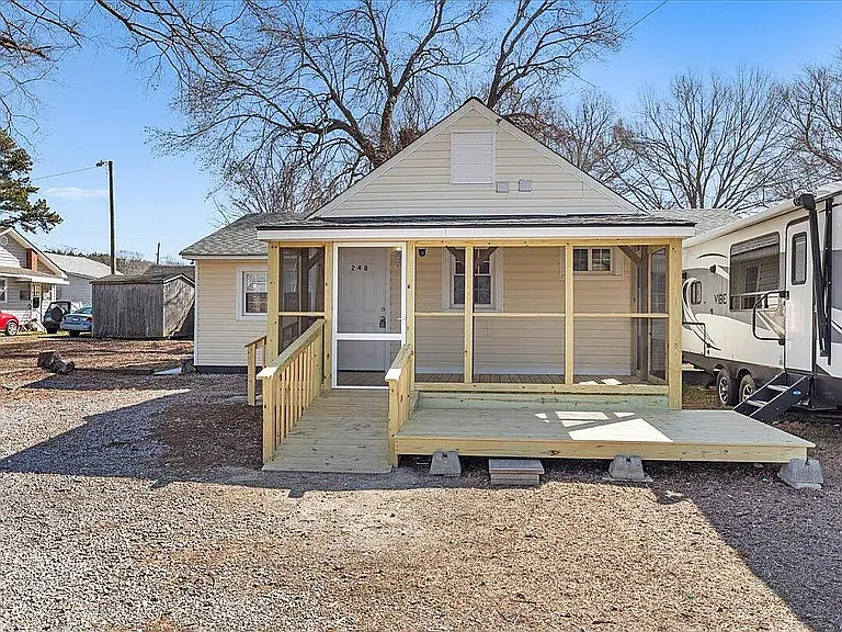 3 bed, 1348 sqft, $1,400 — Photo 2