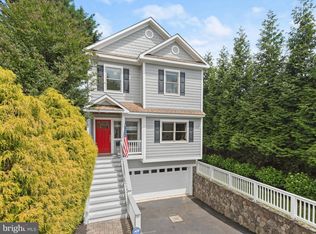 2367 N Edgewood St, Arlington, VA 22207