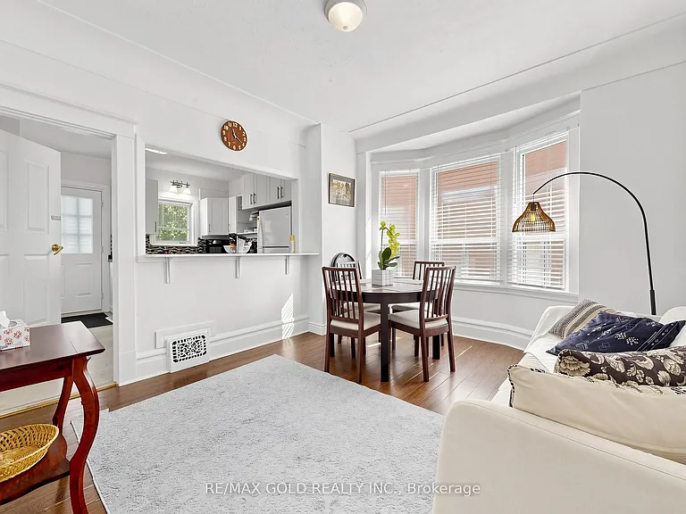 746 King St W — Photo 8