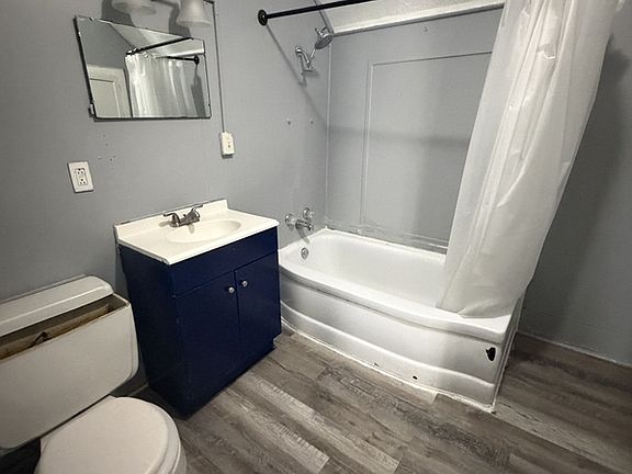 2nd image of 2054 W 83rd St