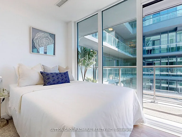 500 Dupont St #502 — Photo 9