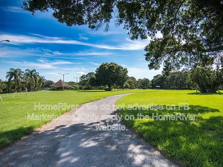 3300 Oak St NE #101 — Photo 12