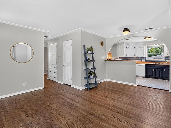 5th image of 5770 Estes St
