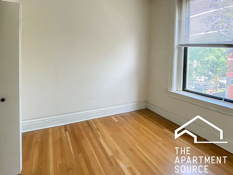 2950 N Racine Ave #2 — Photo 5