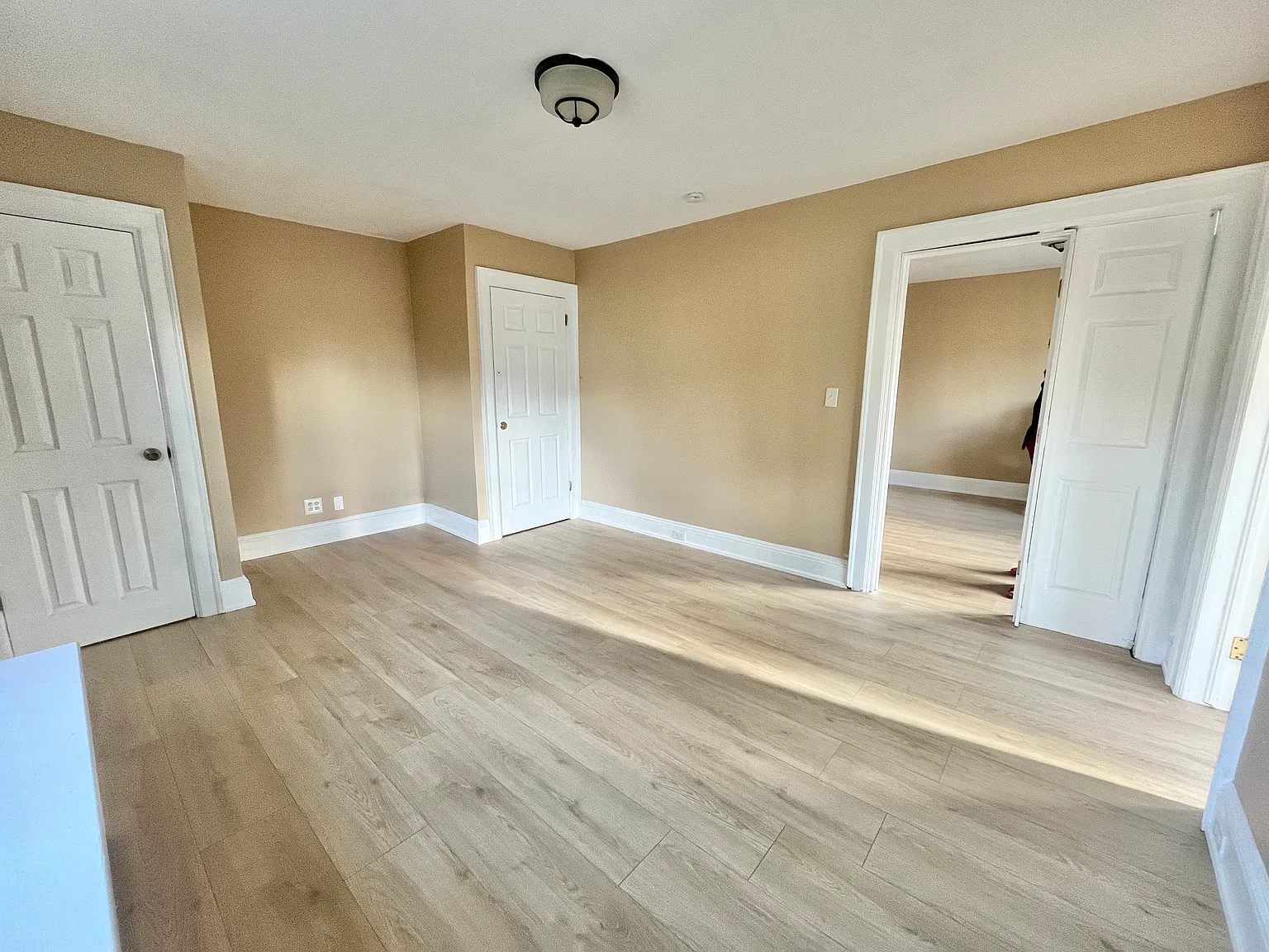 2 bed, $3,200 — Photo 3