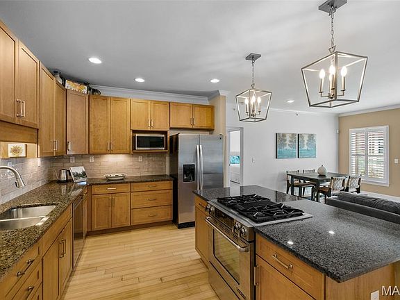 3rd image of 2211 S Grand Blvd APT 210
