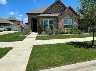 724 8th St, Roanoke, TX 76226