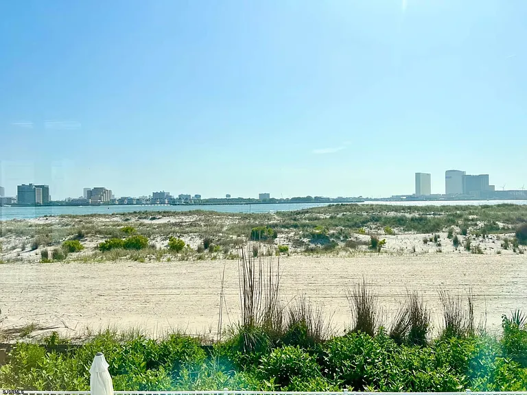 24 Ocean Dr W — Photo 48