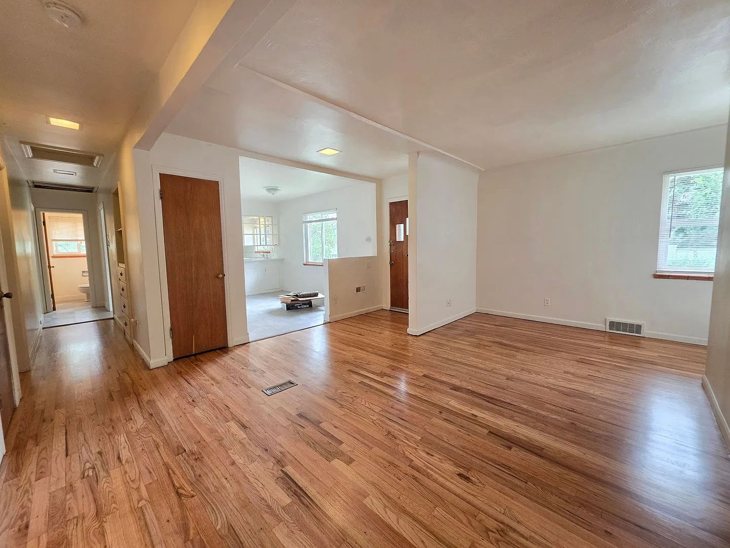Preleasing Large stand alone 8 bed house at 19th and Baseline — Photo 3