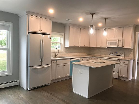 4th image of 392 Jamaica Blvd