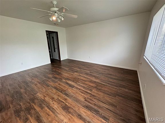 3rd image of 3912-3914 Wright Ave