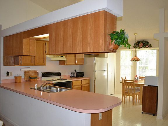 5th image of 2942 Russell Oaks Dr