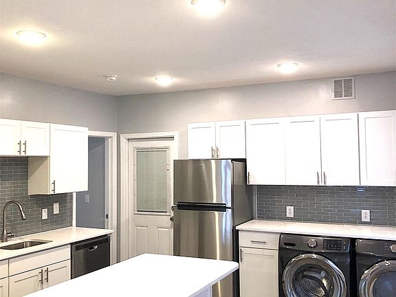 2nd image of 304 Oak St #1