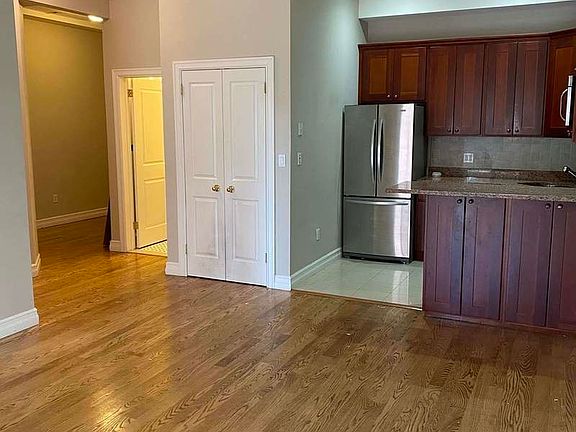 2nd image of 916 Manhattan Ave #2R