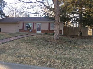 4714 SW Sunny Dell Ct, Topeka, KS 66614