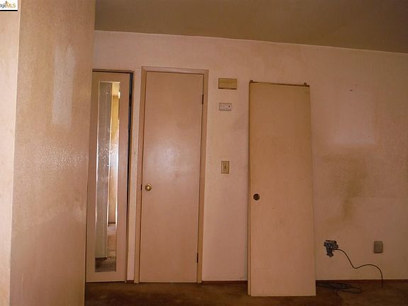 3rd image of 2285 Renwick Ln