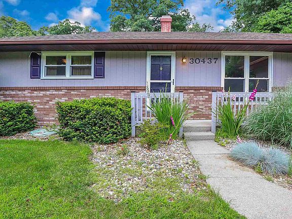 2nd image of 30437 N Meadowbrook Ln