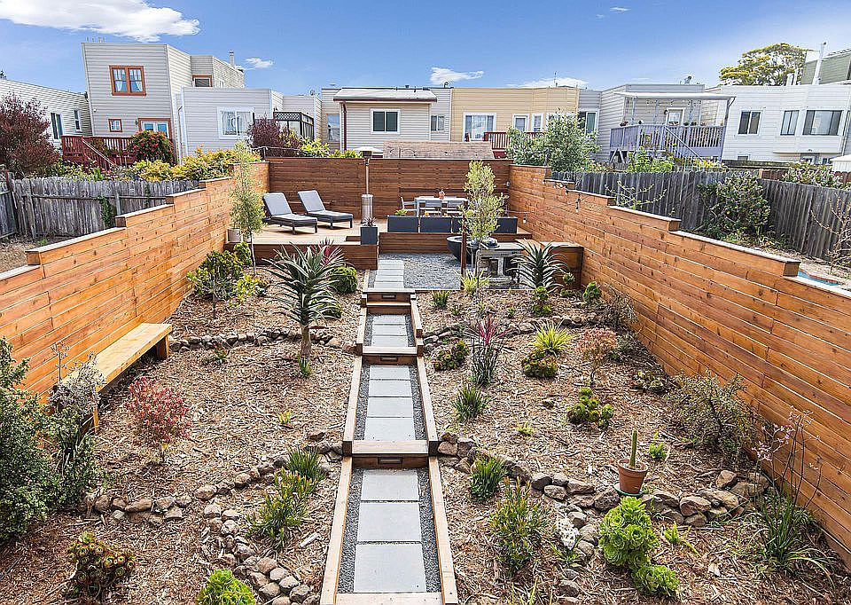 Spacious shared yard