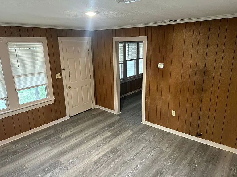 224 E Velma Ave — Photo 9