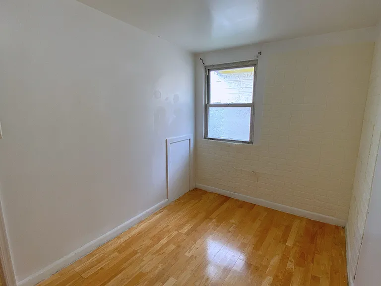 923 Mountain St — Photo 11