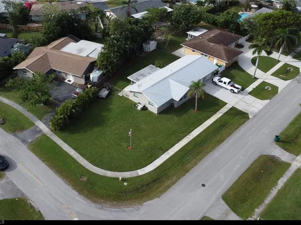 2600 Poinciana ST, NAPLES, FL 34105