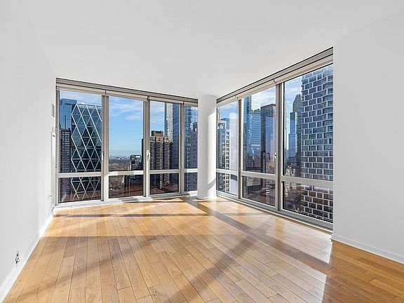 4th image of 310 W 52nd St APT 36J