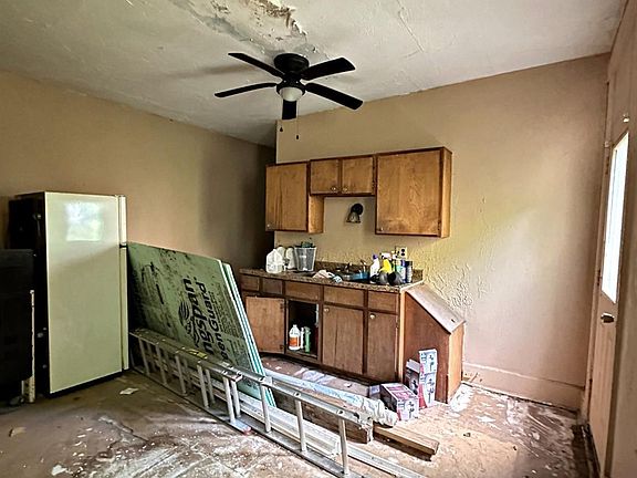 3rd image of 253 Jefferson St