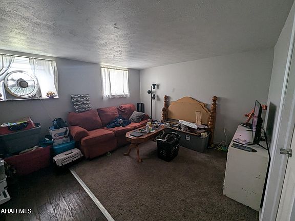 4th image of 152 Hickory St