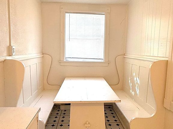 5th image of 842 S Durbin St #15