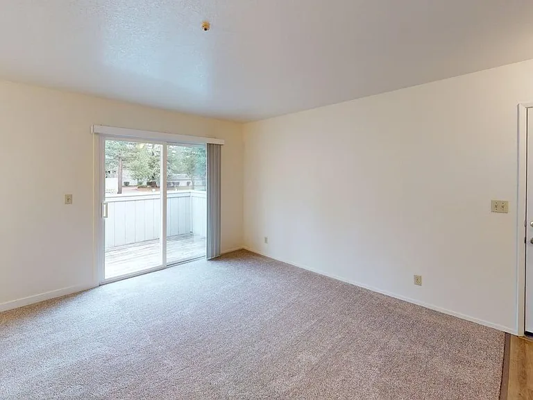 701 Mission Blvd #9 — Photo 4