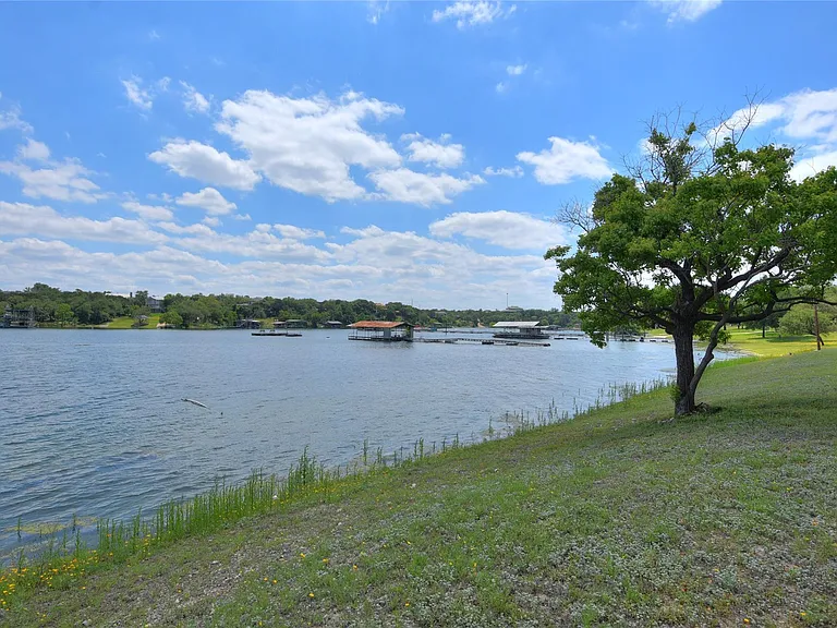 16013 Edwards Dr — Photo 26