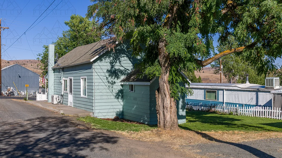 Building Photo - 203 6th St