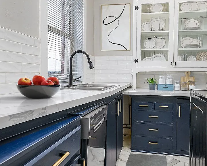 Elegant Renovation! HUGE 1 Bed 1 Bath Available Now! — Photo 29