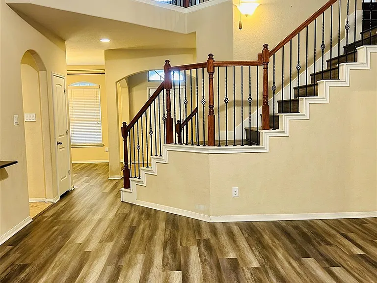 4423 Fenetre Forest St — Photo 26