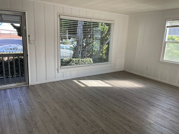 5th image of 211 N Acacia Ave N #1