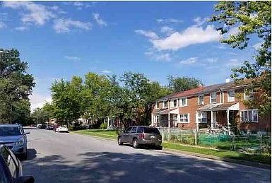 Exterior Neighborhood (street photo)