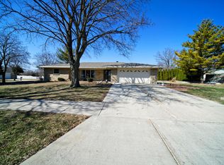 344 E Groveland Dr, Oak Creek, WI 53154