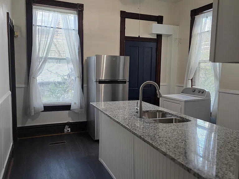 3140 Woodburn Ave — Photo 11