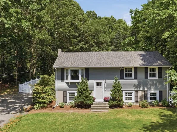 712 Berkley St, Berkley, MA 02779