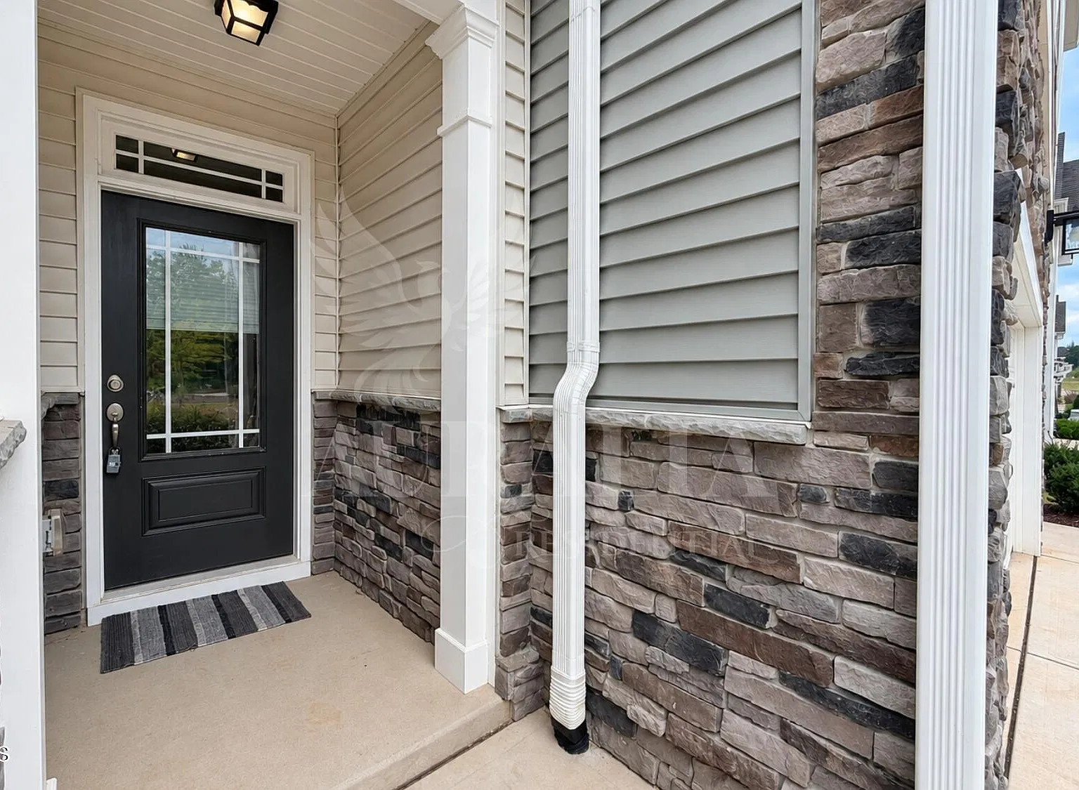 3 bed, 2.5 bath, 1742 sqft, $2,100 — Photo 3