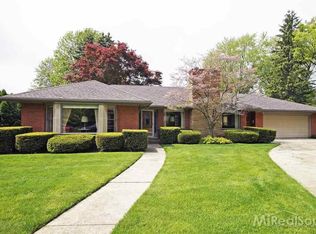 266 Stephens Rd, Grosse Pointe Farms, MI 48236
