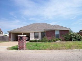 302 Navajo Trl, Mc Gregor, TX 76657